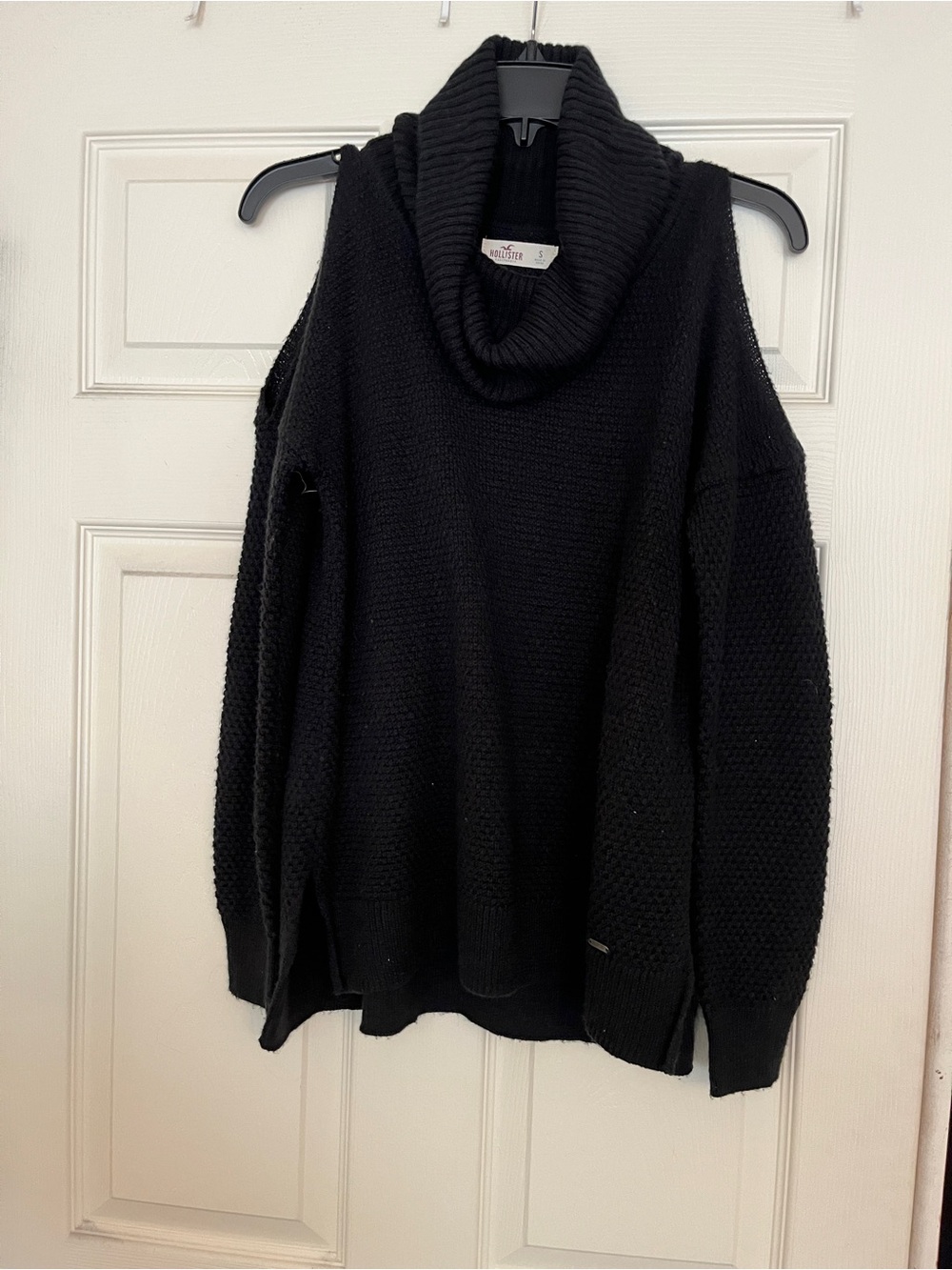 Hollister black Cold Shoulder Cowl Neck knit Sweater size small